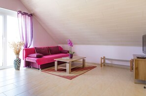 TV - Two-Bedroom Apartment - North - Pension Sieg (Rust)