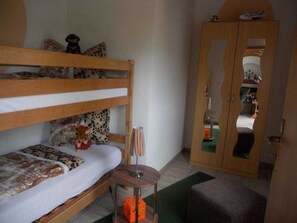 2 室のベッドルーム、旅行用ベビーベッド、WiFi、ベッドシーツ