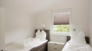 4 bedrooms, travel crib, WiFi, wheelchair access