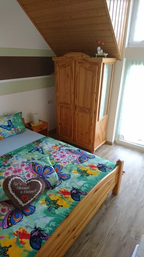 1 bedroom, bed sheets - Vacation Rental No. 1, 25 square meters, 1 bedroom, max. 2 people - Vacation Rental (Rust)