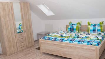 2 Schlafzimmer, Zimmersafe, Bügeleisen/Bügelbrett, WLAN