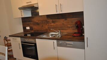 Réfrigérateur, four, lave-vaisselle