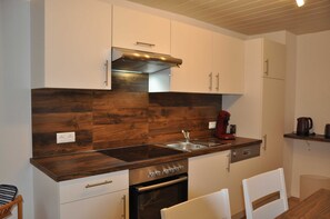 Fridge, oven, dishwasher