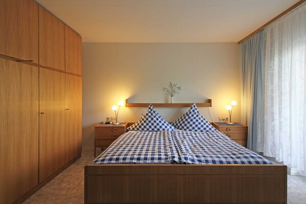 1 bedroom, WiFi, bed sheets