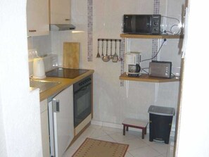 Fridge, microwave, oven