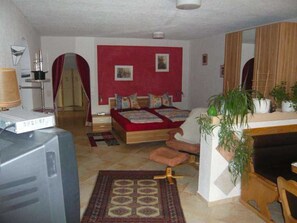 2 bedrooms, WiFi, bed sheets, wheelchair access
