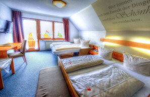 1 bedroom, desk, WiFi, bed sheets