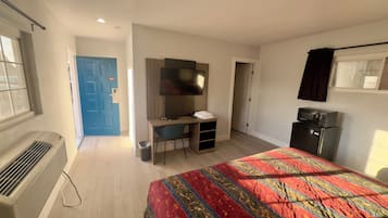 King Room | Laptop workspace, free WiFi, wheelchair access