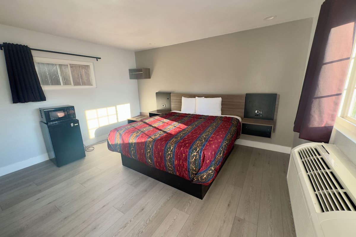 King Room | 1 bedroom, laptop workspace, free WiFi, wheelchair access
