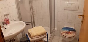 Shower, hair dryer, towels, soap - Apartment yellow - Haus Rosenhof (Todtnau)