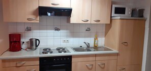 Fridge, microwave, oven, coffee/tea maker