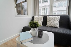 Unclassified image, 5 of 19, button