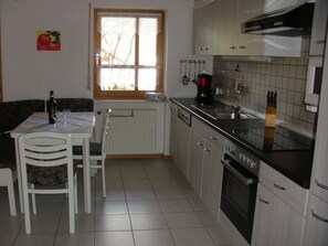Fridge, oven, dishwasher, high chair - Vacation apartment Himmelsbach - Holiday apartment 74sqm, 1 bedroom (double bed), 1 (Schuttertal)