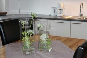 Kühlschrank, Mikrowelle, Ofen, Geschirrspüler