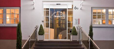 تفاصيل الفندق من الخارج