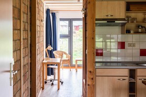 ثلاجة، مائدة طعام