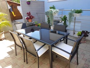 Unclassified image, 5 of 22, button