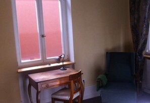 Unclassified image, 5 of 10, button