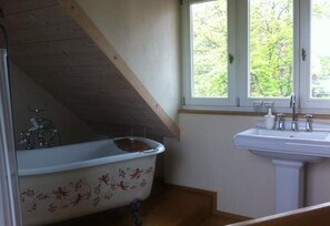 Unclassified image, 2 of 10, button