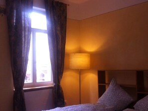 2 bedrooms, desk, travel cot, WiFi