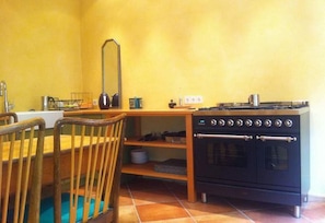 Refrigerador, horno, tetera eléctrica y tostadora