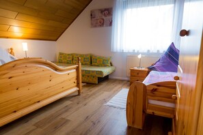 3 Schlafzimmer, Reisekinderbett, WLAN, Bettwäsche