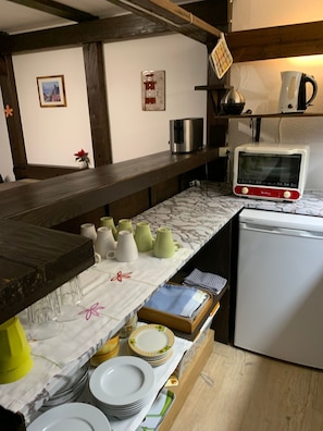 Frigorifero, microonde, forno, tostapane
