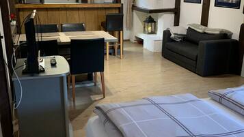 1 bedroom, travel cot, WiFi, bed sheets