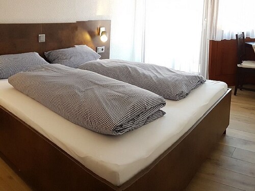 Single room with WC and shower / bath - Guesthouse Tagescafe Eckenfels