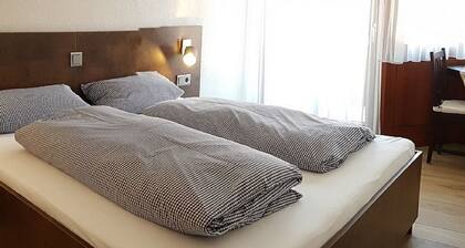 Single room with WC and shower / bath - Guesthouse Tagescafe Eckenfels