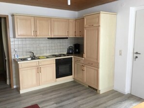 Fridge, microwave, dishwasher, coffee/tea maker