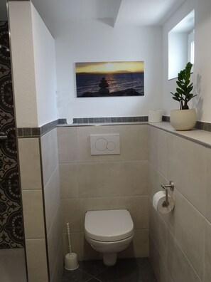 Shower, hair dryer, towels, toilet paper - Apartment Springer ( Anna ) - Apartment Anna (Rust)