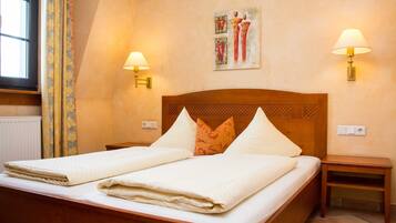 2 chambres, coffres-forts dans les chambres, bureau, lit parapluie