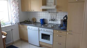 Kühlschrank, Mikrowelle, Ofen, Geschirrspüler