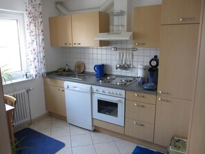 Kühlschrank, Mikrowelle, Ofen, Geschirrspüler