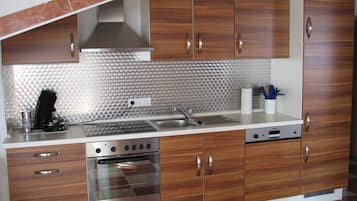 Kühlschrank, Mikrowelle, Ofen, Geschirrspüler