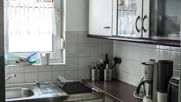 Kühlschrank, Mikrowelle, Gefrierschrank