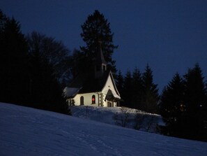 A small church with a steeple, surrounded by trees and snow. - Vacation apartment 2 "Stübenbach" - Haus Keller vacation apartments (Todtnau)