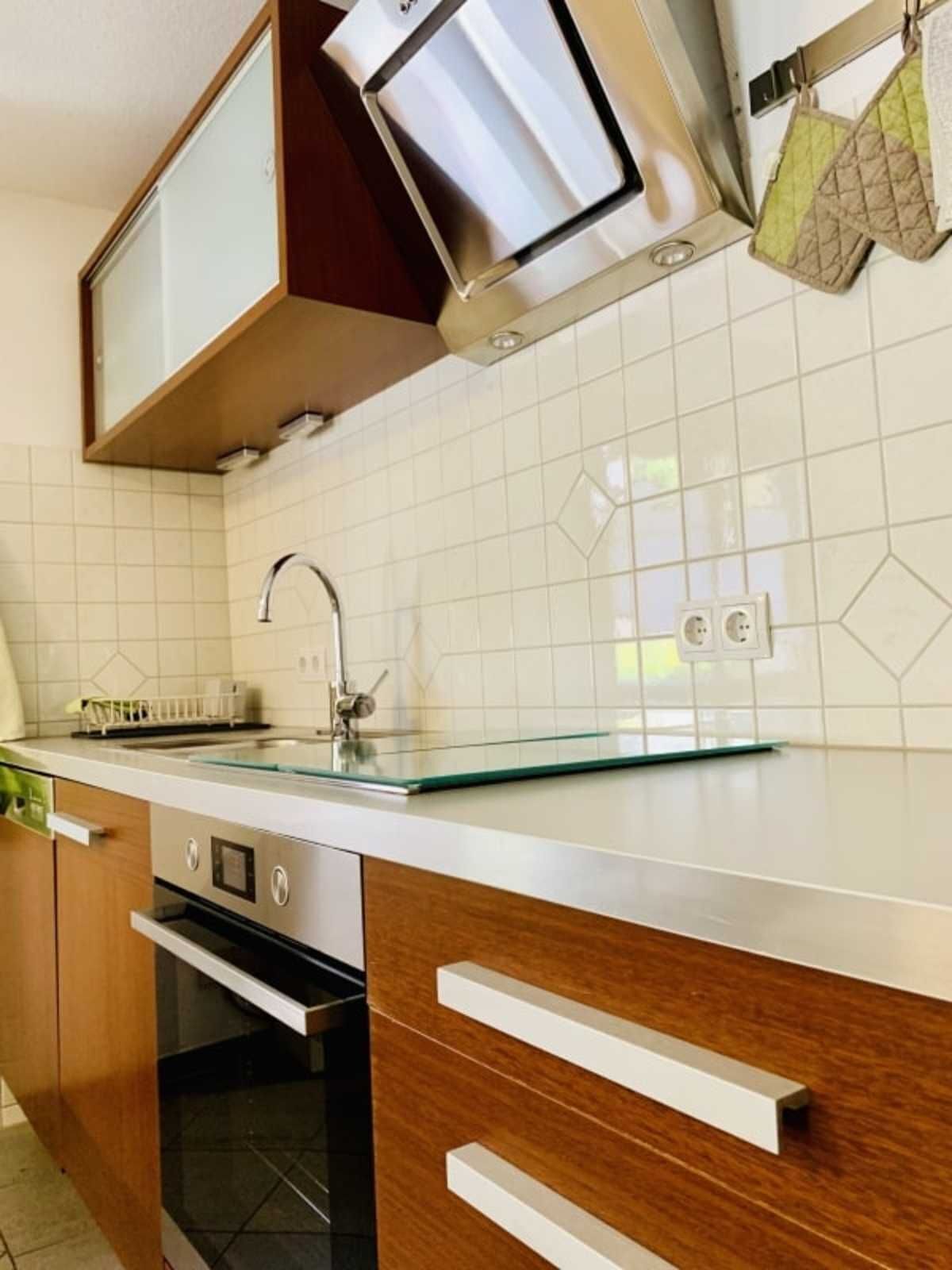 Fridge, oven, dishwasher, coffee/tea maker