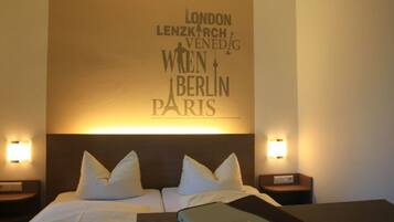 1 bedroom, desk, travel crib, WiFi