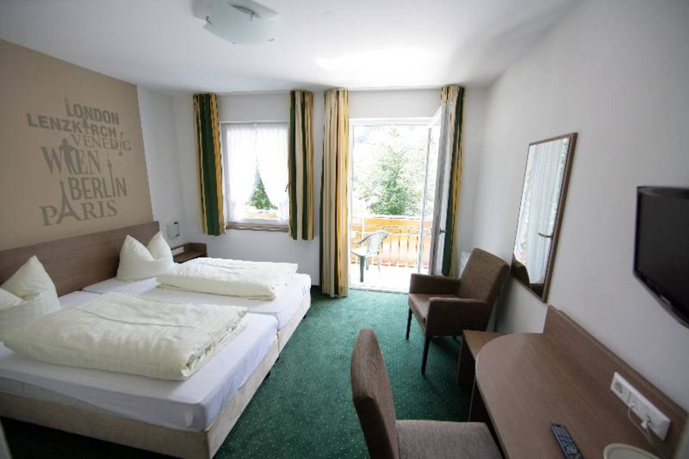 1 Schlafzimmer, Schreibtisch, Reisekinderbett, WLAN