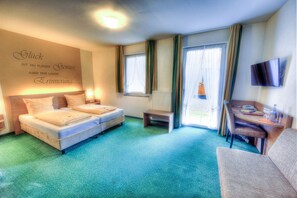 1 bedroom, desk, travel cot, WiFi