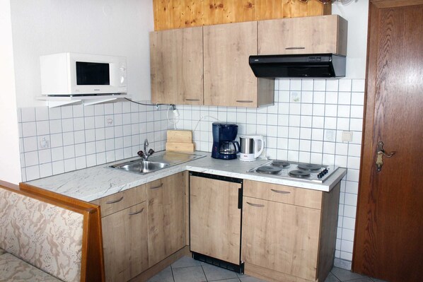 Refrigerador, microondas y periquera 