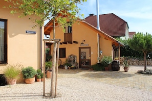 Unclassified image, 2 of 26, button