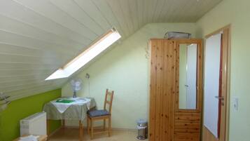 1 habitación, wifi y ropa de cama