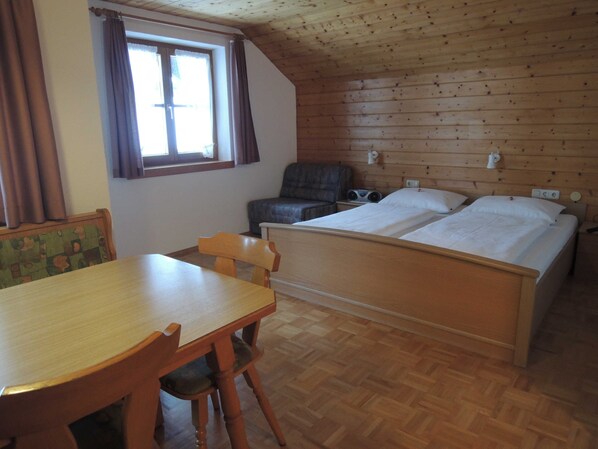 1 bedroom, in-room safe, WiFi, bed sheets