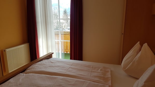 1 bedroom, travel cot, WiFi, bed sheets - Bleckwand - No. 4 - Apartment house Edda (Strobl)