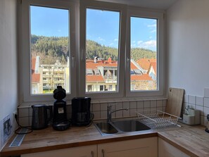 Kjøleskap, mikrobølgeovn, ovn og oppvaskmaskin