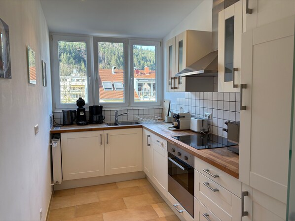 Kühlschrank, Mikrowelle, Ofen, Geschirrspüler