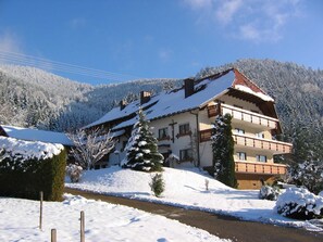 Unclassified image, 4 of 28, button - Double room 3 with toilet and shower, 1 - 3 persons - Mosertonihof (Elzach)